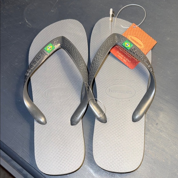 Havaianas Shoes - Havaianas Gray and Black Flip Flops NWT BEACH, lake, boat, summer, casual sandal